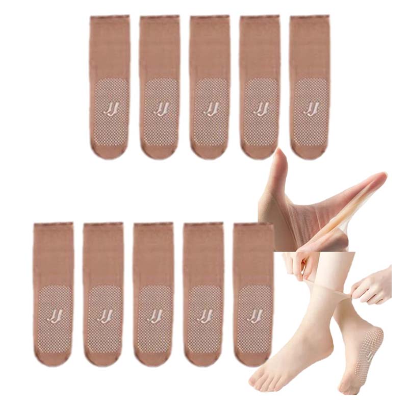 Low-cut non-slip socks with textured grip dots and monogram detail