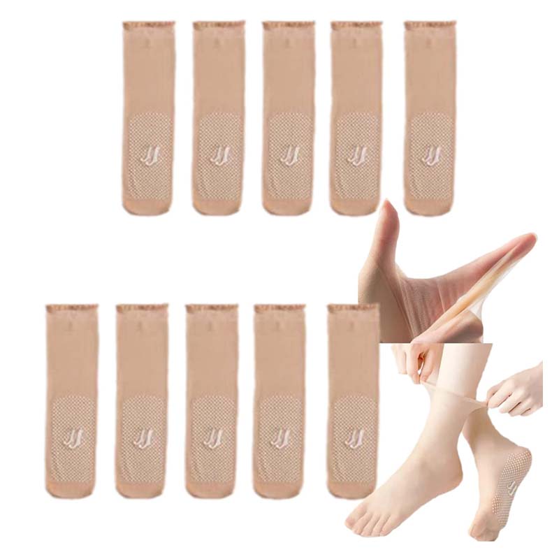 Low-cut non-slip socks with textured grip dots and monogram detail