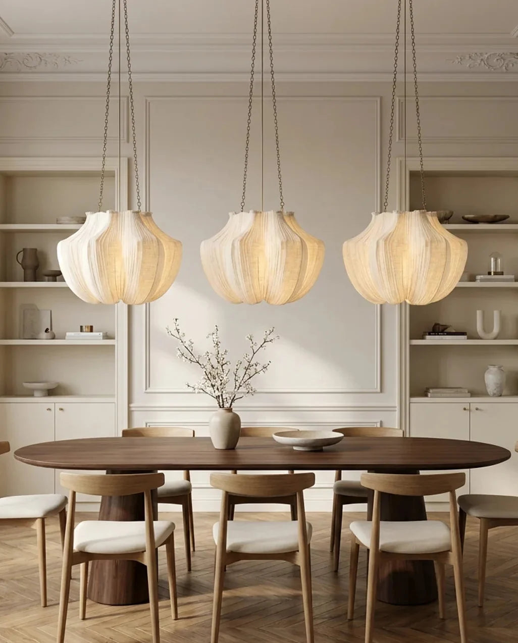Beige ribbed pendant lamp with chain suspension