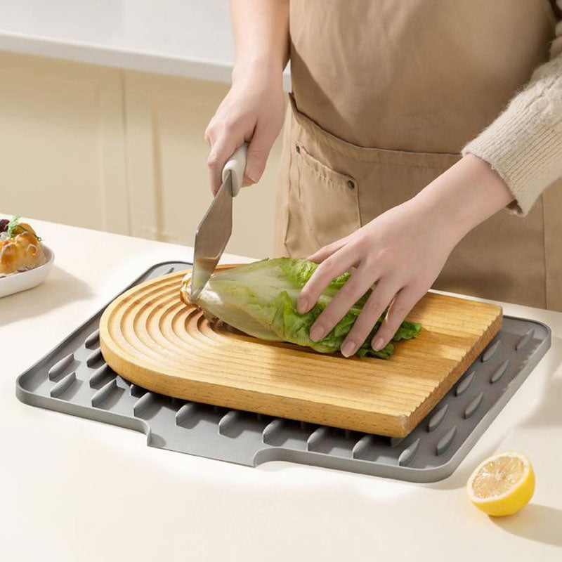 Rectangular silicone drying and heat protection mat with raised surface
