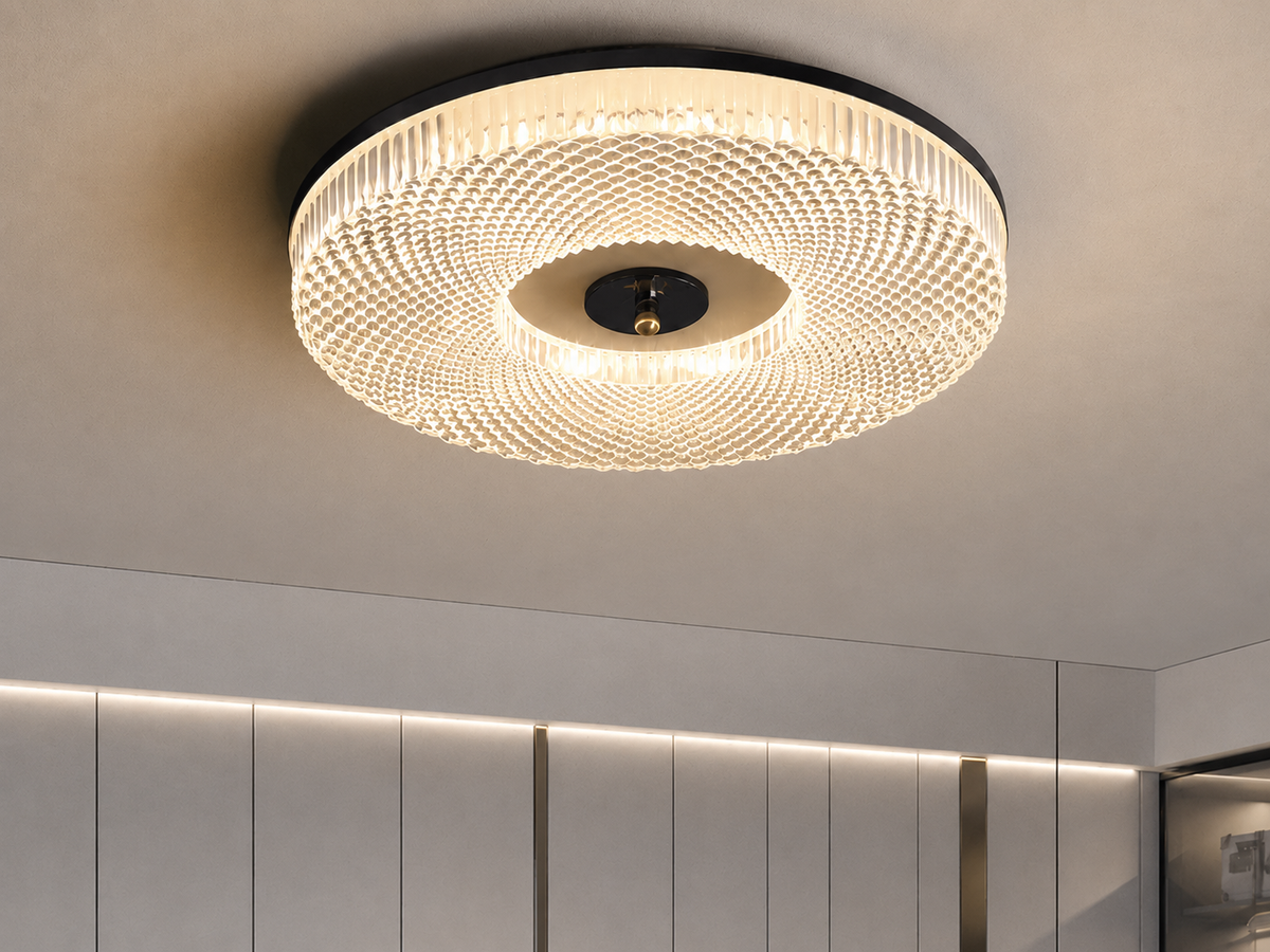 Round LED flush ceiling light with a patterned diffuser