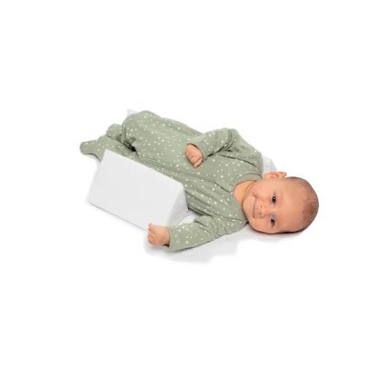 Infant sleep positioning pillow with central padded area and raised side supports