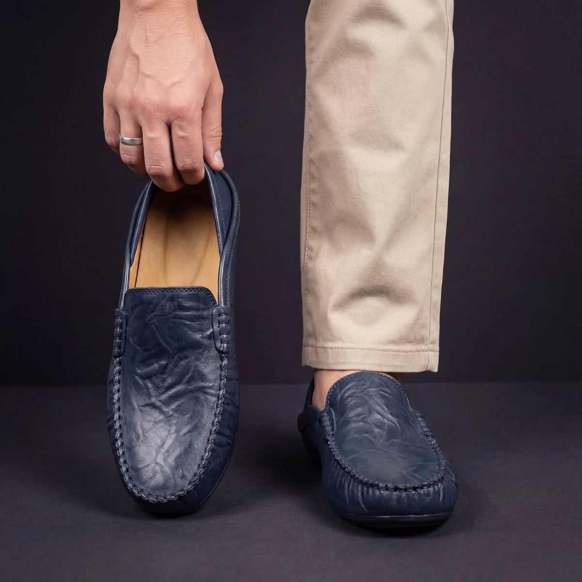 Slip-on moccasin shoes with stitched edging and rounded toes