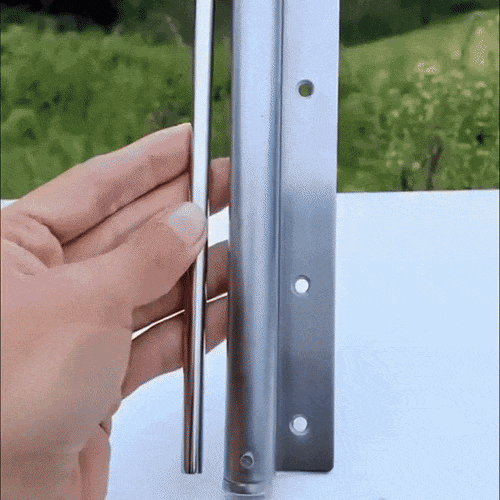 Surface-mounted door closer with vertical body and connecting arm