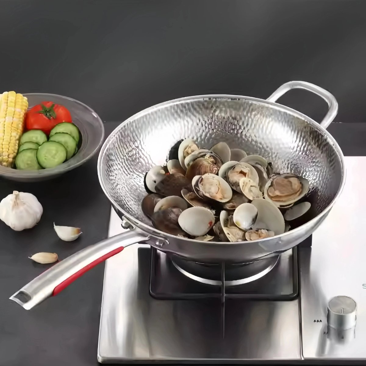 Silver 30 cm wok pan with hammered interior and two handles