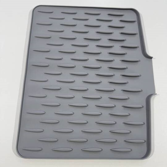 Rectangular silicone drying and heat protection mat with raised surface